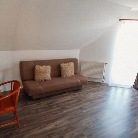 Megnyugtat-Lak Apartmanhaz Демьен Экстерьер фото