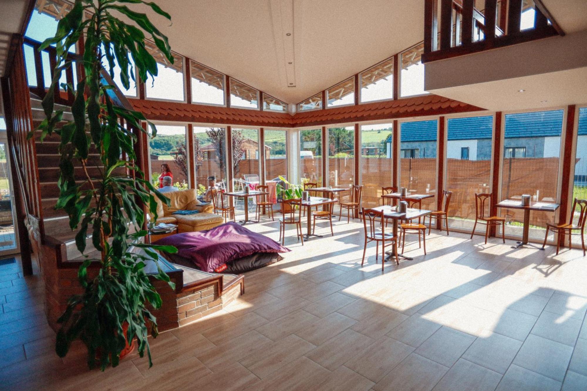 Megnyugtat-Lak Apartmanhaz Демьен Экстерьер фото