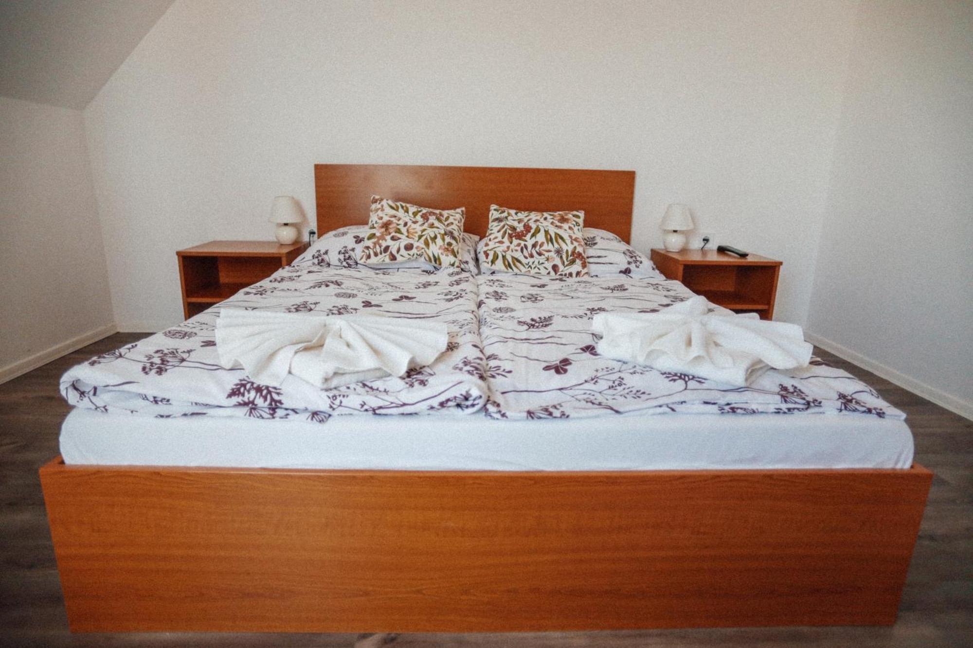 Megnyugtat-Lak Apartmanhaz Демьен Экстерьер фото