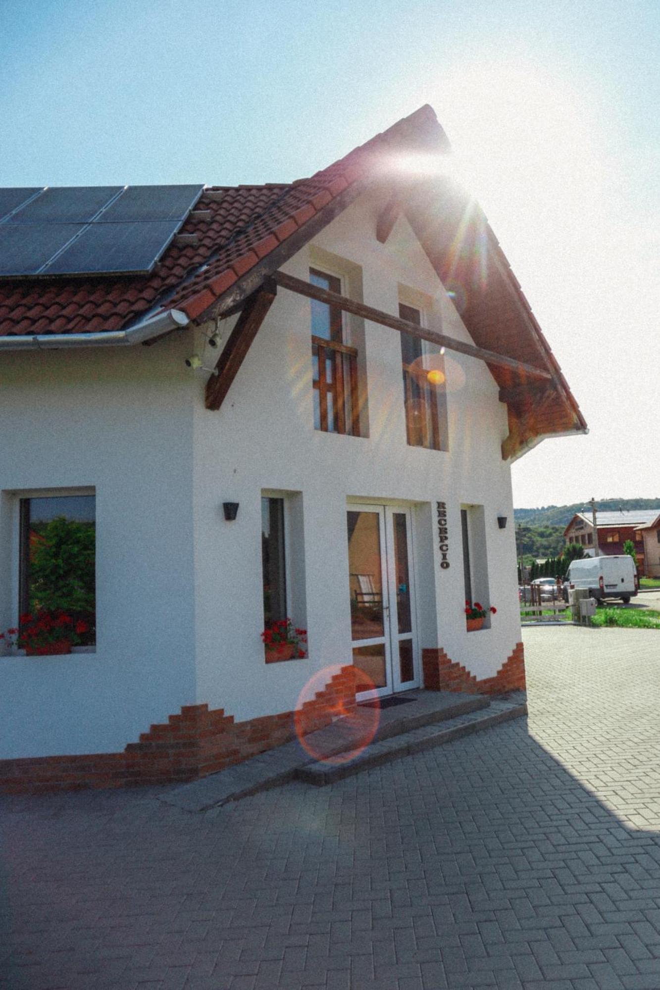 Megnyugtat-Lak Apartmanhaz Демьен Экстерьер фото