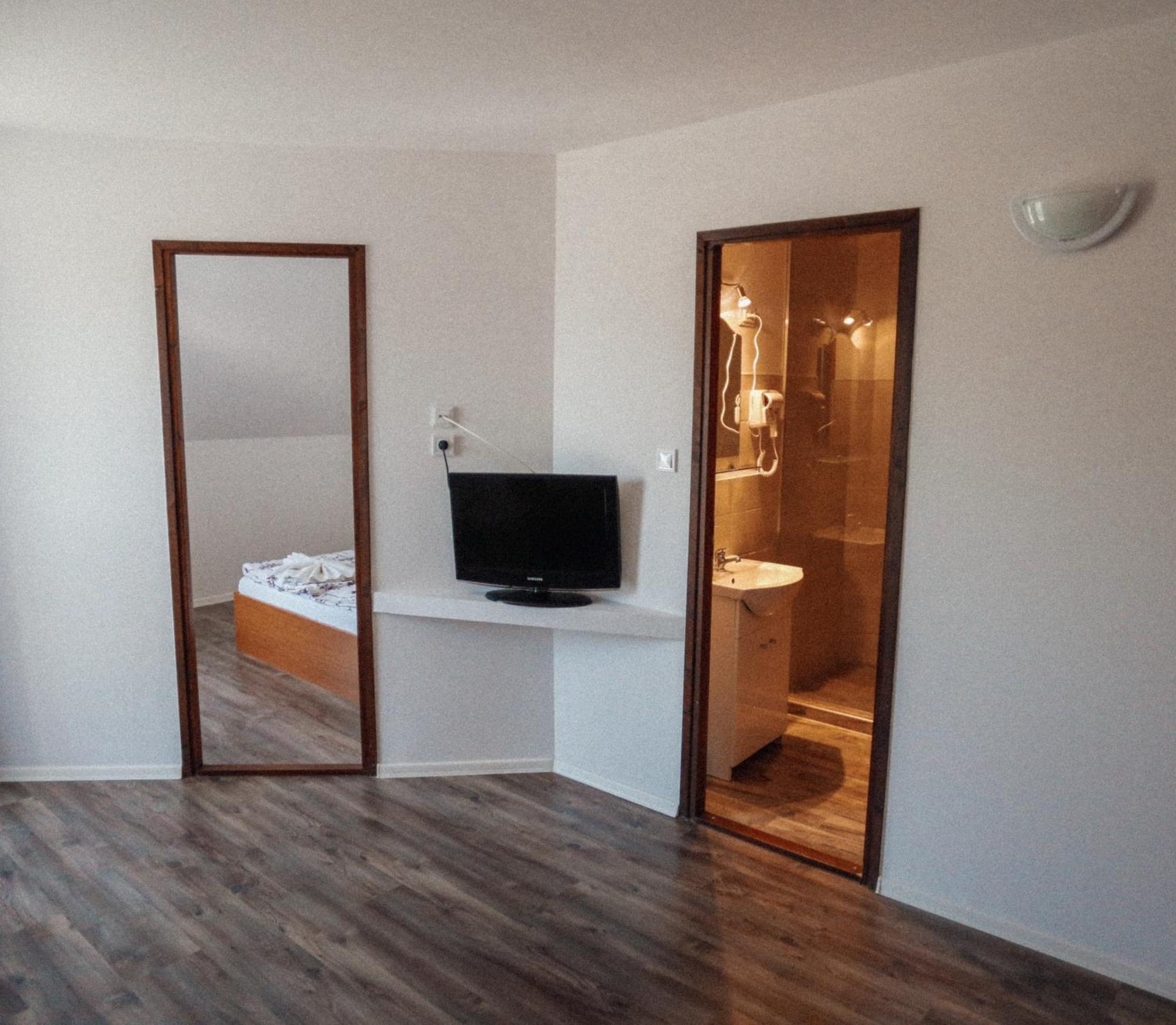 Megnyugtat-Lak Apartmanhaz Демьен Экстерьер фото